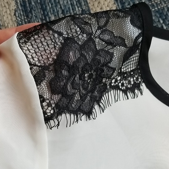 Lily Rose Sheer Lace Top - Picture 3 of 6